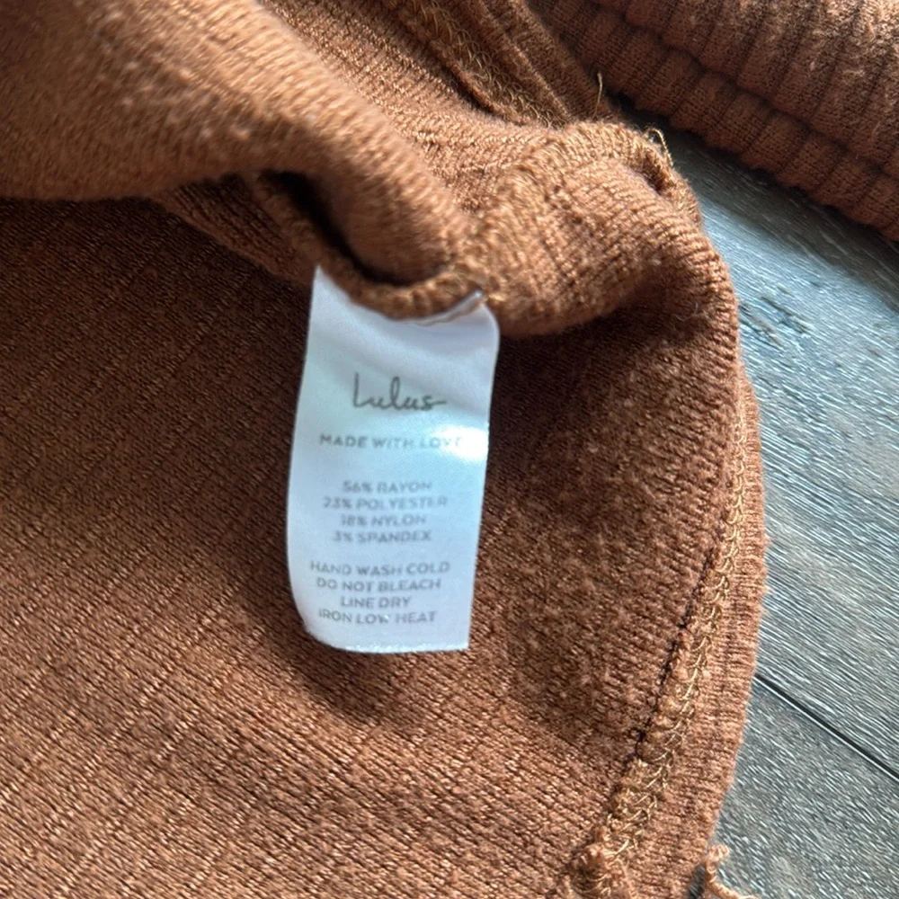 Lulu’s Sweater.  Rust in color with Juliet Sleeve.  Women’s size medium. - Picture 5 of 6